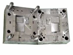 Plastic injection moulding die